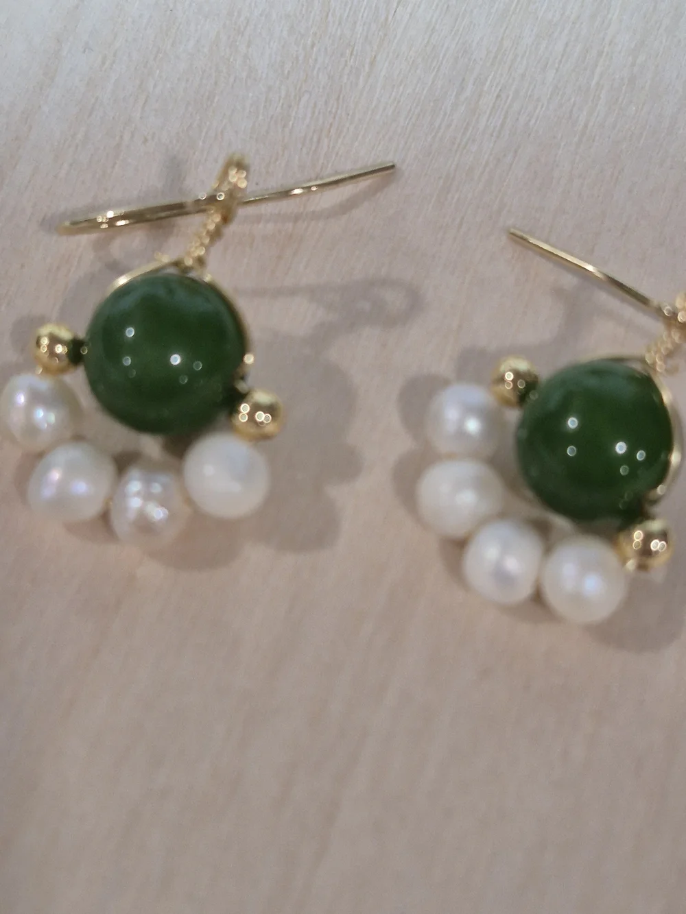 🎉🎉NEW🎉🎉 GOEGEOUS!! 14kt Gold FilledJADE AND FRESHWATER Pearl Dangle Earrings